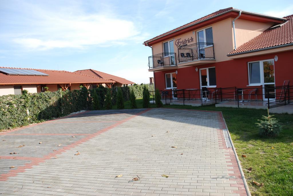 Fridrich Apartman Velky Meder Exterior photo